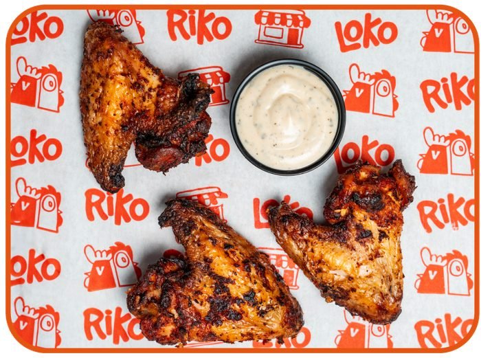Trois ailes de poulet braisé